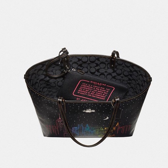 NWT Coach skyline nyc reversible tote&wristlet - Picture 3 of 4